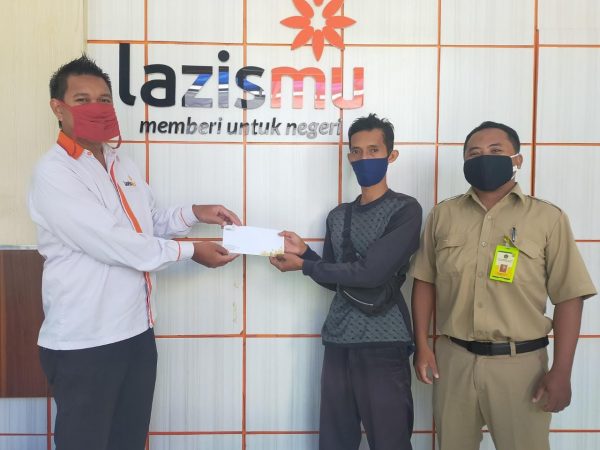 PDPM Kabupaten Pekalongan Serahkan Donasi Laga Amal ke Lazismu